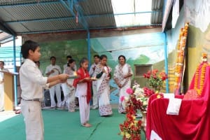 5f.  SSE children performing aarati 